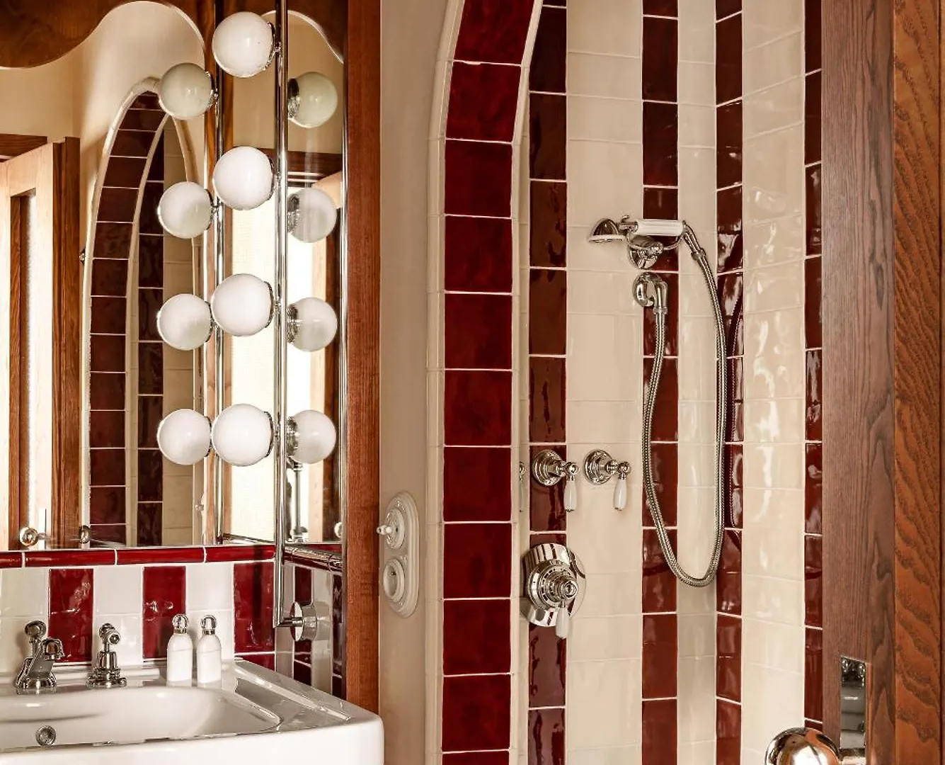 Chateau Des Fleurs - Champs-elysees Hotel 5*